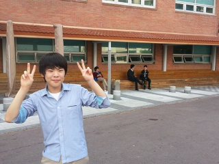 Illustration for article titled Let Korean Photoshop Trolls Brighten Your Day Once Again